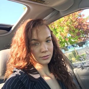 Meet your Posher, Holly